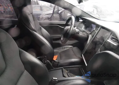 2018 Tesla Model S 100D/75D/P100D z USA, uszkodzony, nr VIN 5YJSA1E24JF296777